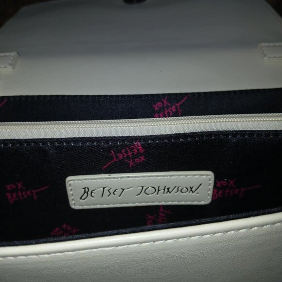 Betsey Johnson small bag with skull studs NWT - Picture 8 of 9